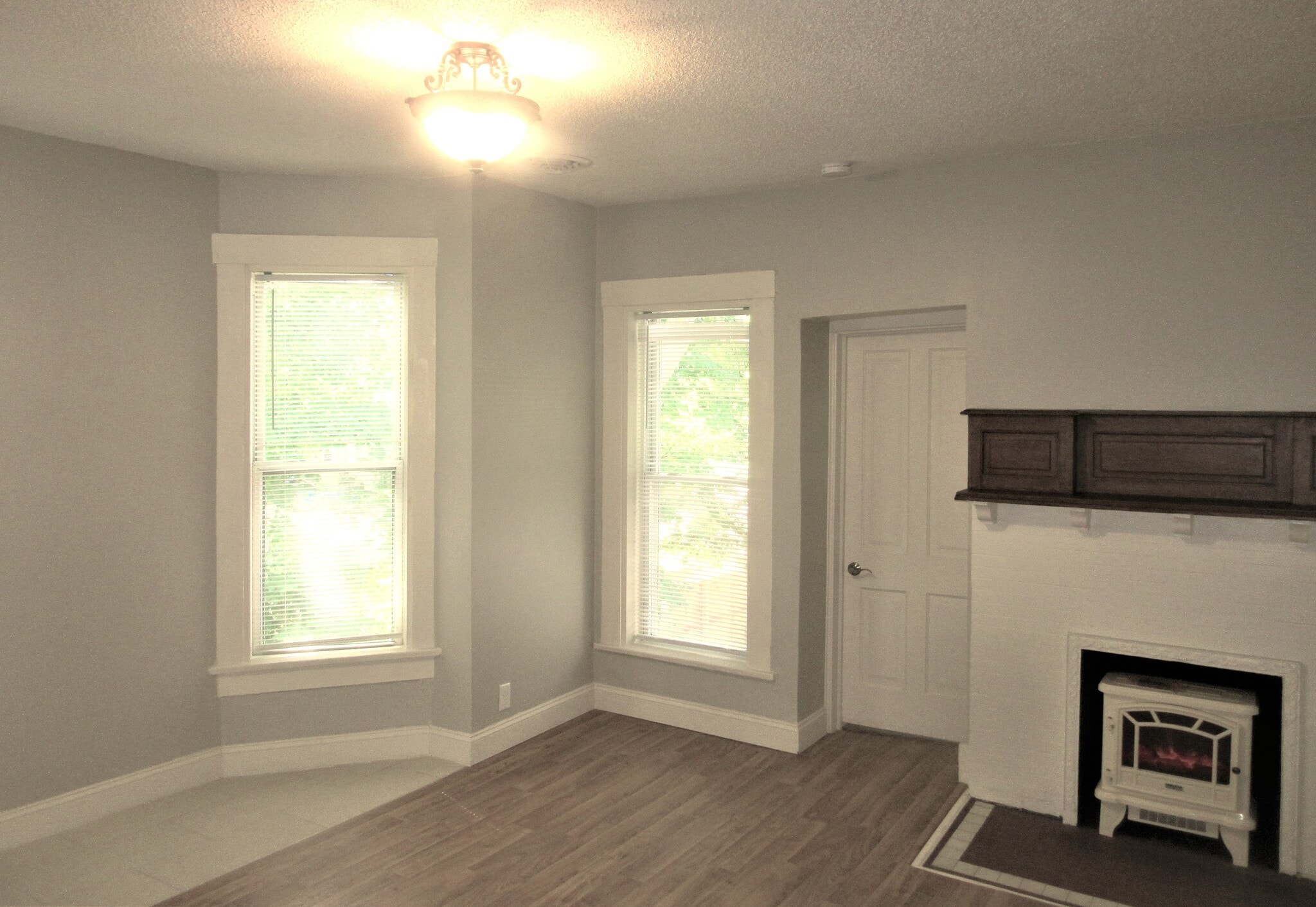 Building Photo - 307 W Columbia Ave