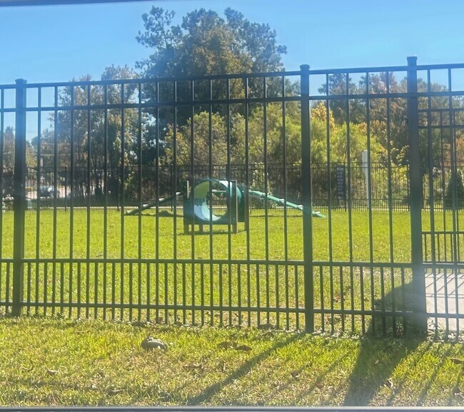 Building Photo - 284 Meadows Dr