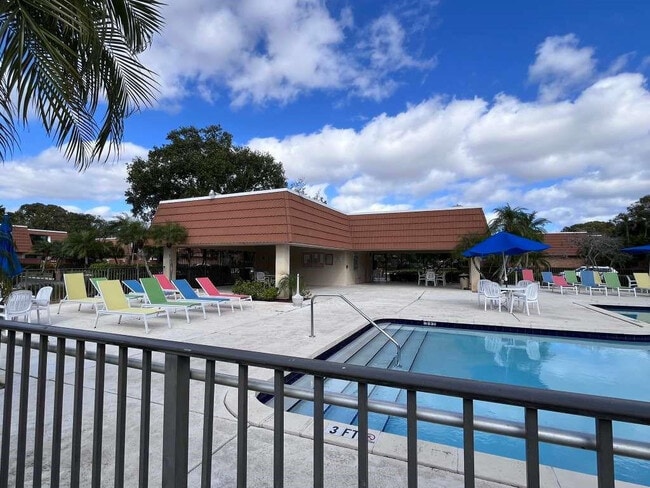 Building Photo - 2971 Waterford Dr S