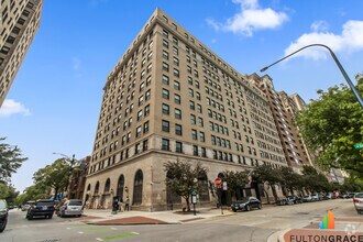Building Photo - 2100 N Lincoln Park W