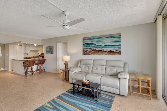 Building Photo - For Annual Rent 2 Bedroom 2 Bath Updated B...