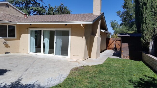 Building Photo - Livermore Magnolia, 3 Br. 2 Ba., Great Location Near Schools, Shops, Restaurants & Parks!