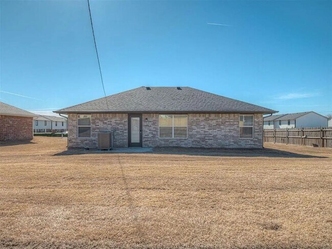 Building Photo - Turnkey 3-Bedroom Home in NW OKC – Perfect for Pets!