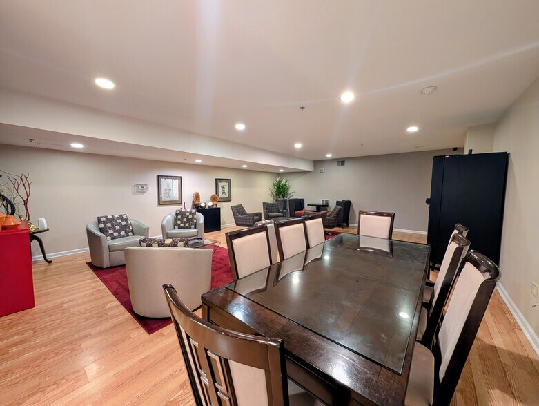 Building Photo - 1324 Locust St