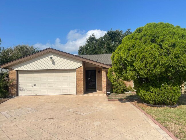 Building Photo - Flour Bluff 3 bedroom 2 bathroom