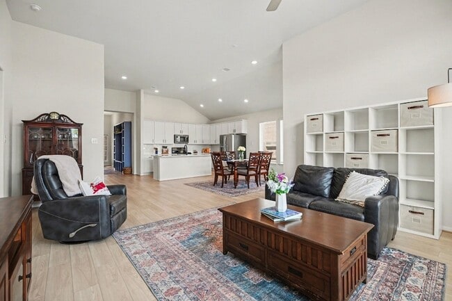 Building Photo - 2214 Lierna Dr