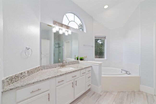 Building Photo - 5214 Bay Pines Dr
