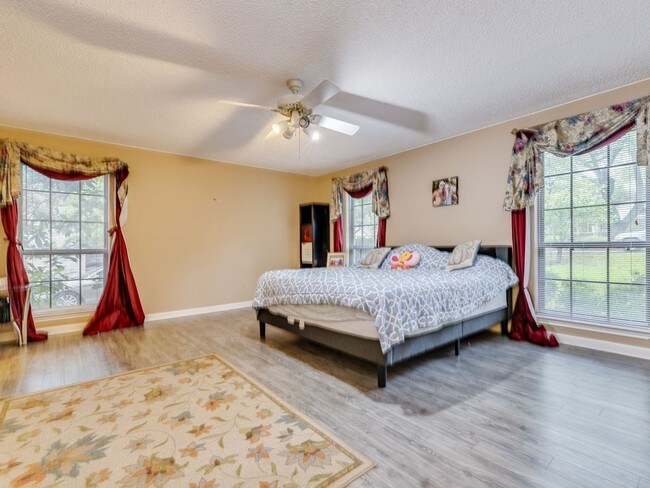 Building Photo - 9305 Springwood Dr