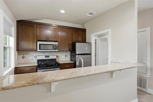 Building Photo - 1315 W Anderson Ln.