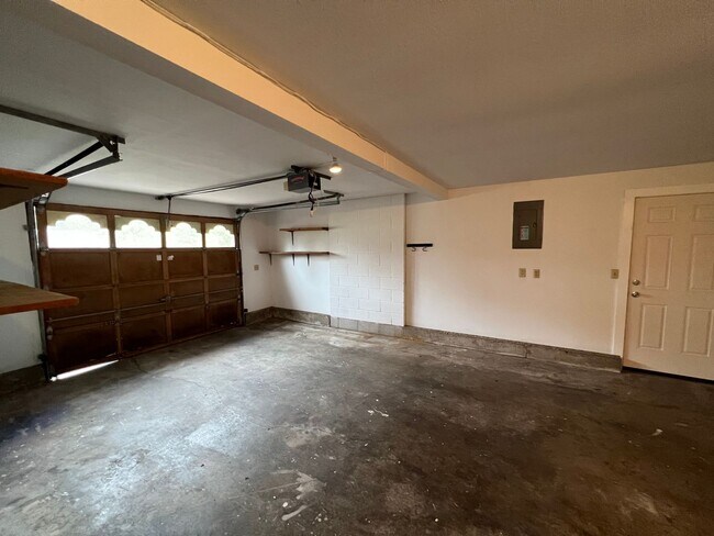 Building Photo - 295/297 Coachman Dr