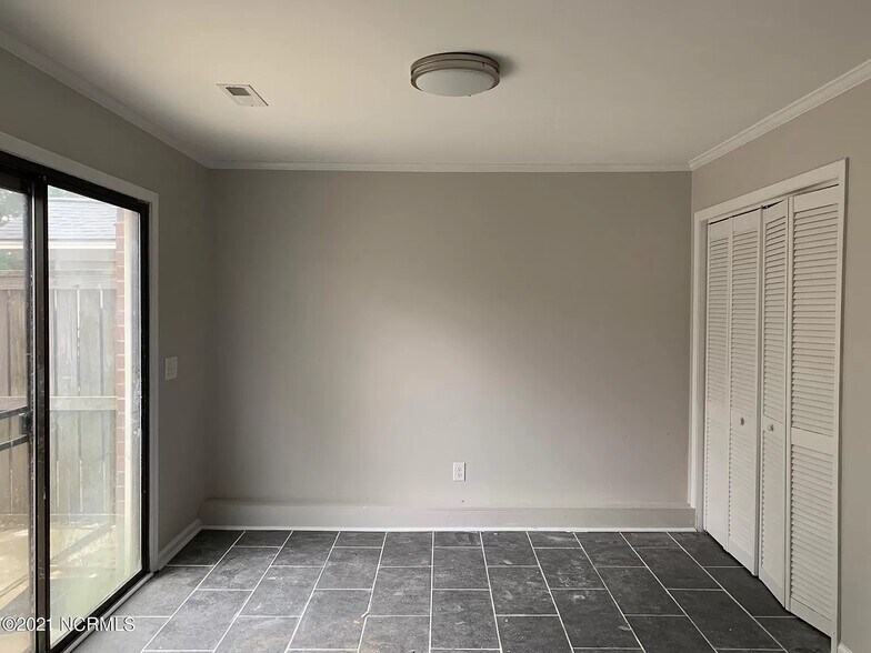 Building Photo - 8 Upton Ct