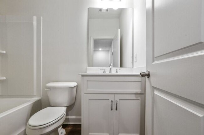 Building Photo - READY!!! 3 bedroom Townhome at South Lawn - Lawrenceville