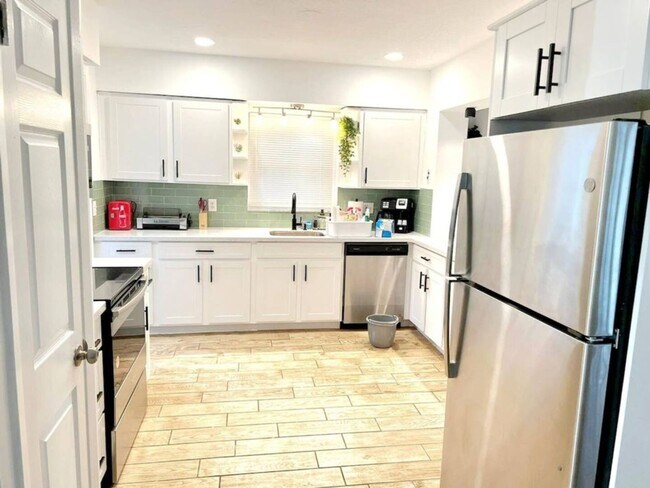 Building Photo - Stylish Heated Pool House  Near the Beach