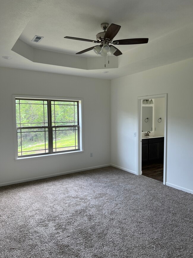 Building Photo - 185 Holly Way Dr