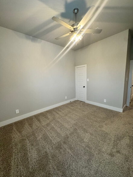 Building Photo - 632 Mooney Dr