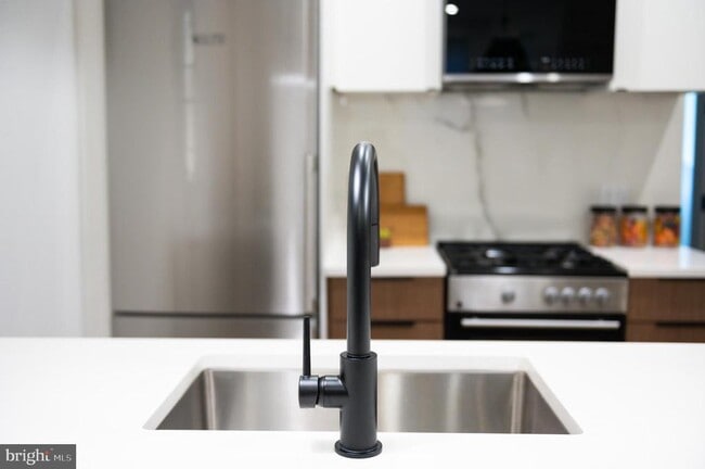 Building Photo - 1316 8th St NW