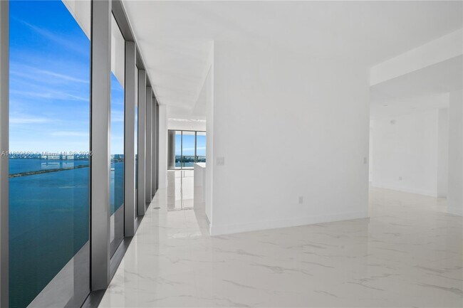 Building Photo - 700 NE 24th St