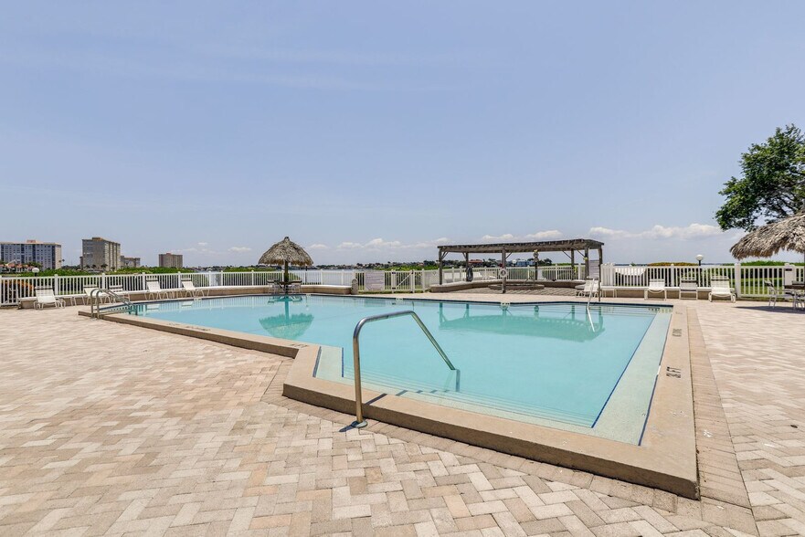 Building Photo - 6158 Palma Del Mar Blvd S