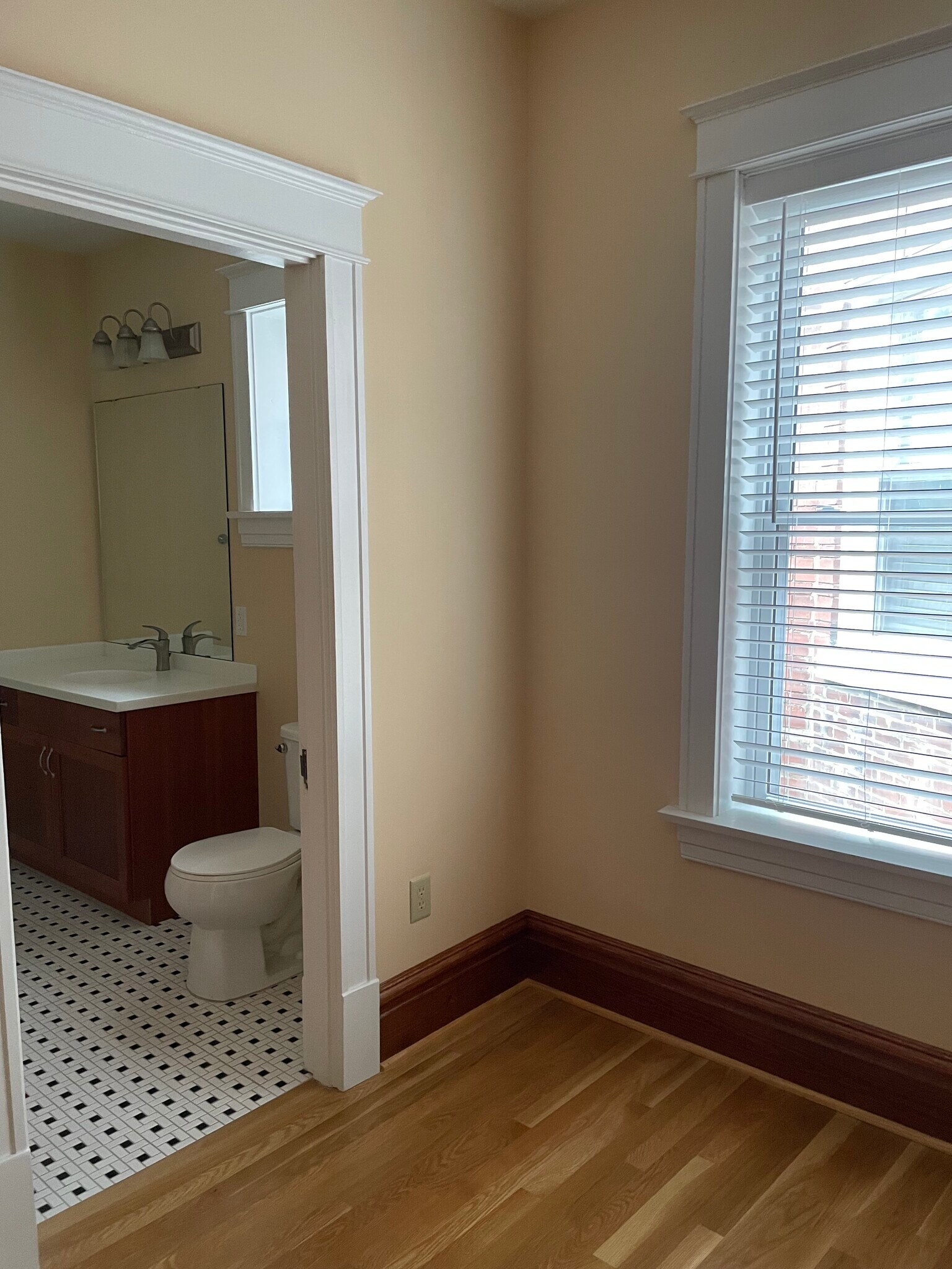 Bedroom 2 (pic 2) ensuite - 6042 Pershing Ave