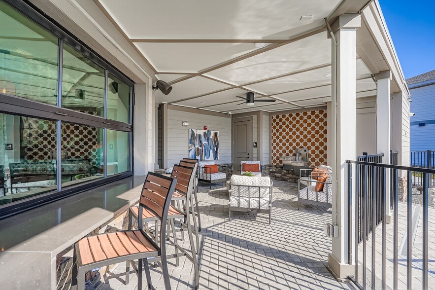 Building Photo - Magnolia at Lake Hamilton