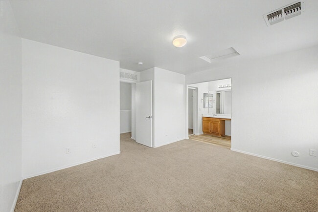 Building Photo - 5113 W Fulton St