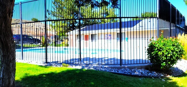 Building Photo - Large one bedroom one bath ground-floor unit with patio.