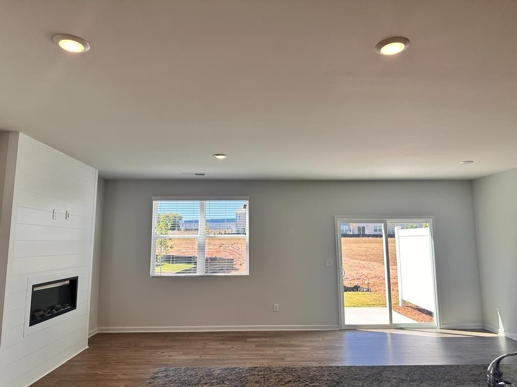 Building Photo - 121 Founders Dr