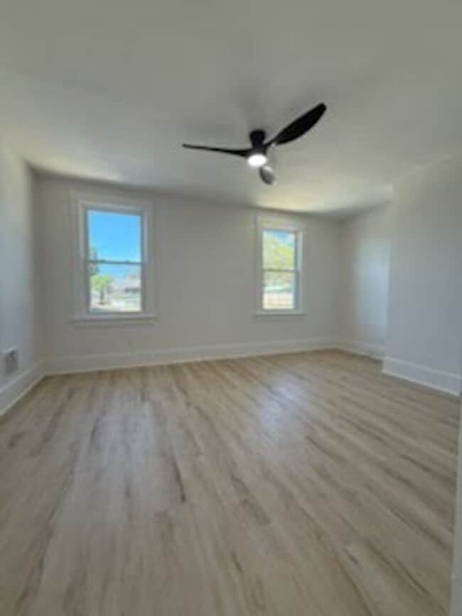 Building Photo - AMAZING 2 Bedroom / Office Townhome for Rent!