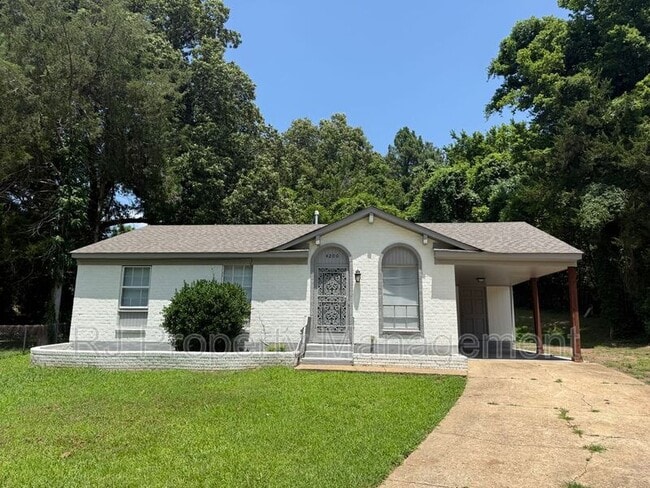 Building Photo - 4200 Clydesdale Dr