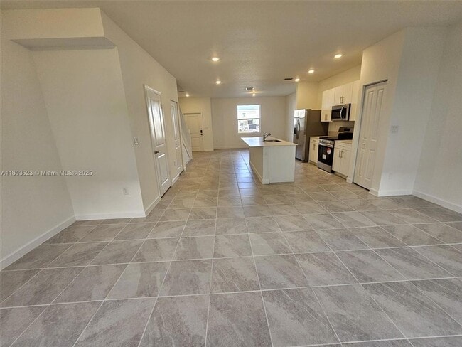 Building Photo - 96 SE 11th Ct