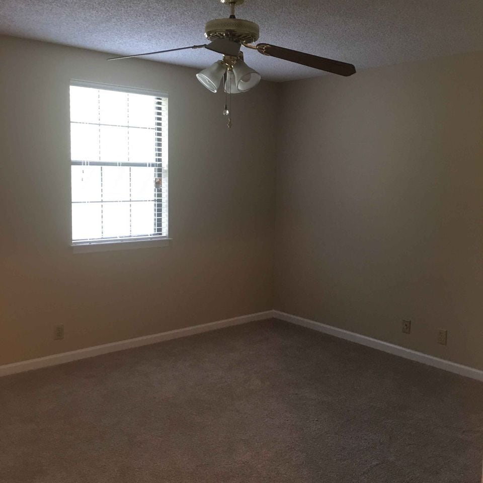 Building Photo - 5768 Stone Brook Dr
