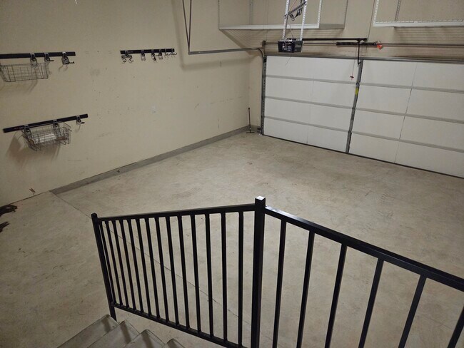 Building Photo - 2832 Coral Valley Dr