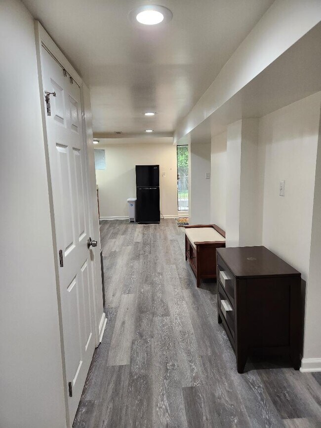 Building Photo - 2701 Woodsdale Ave