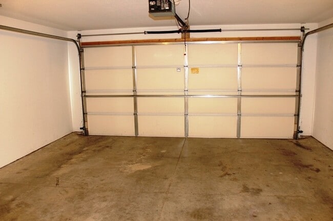 Building Photo - Great home in East Manhattan! *UPDATED PHOTOS COMING SOON*