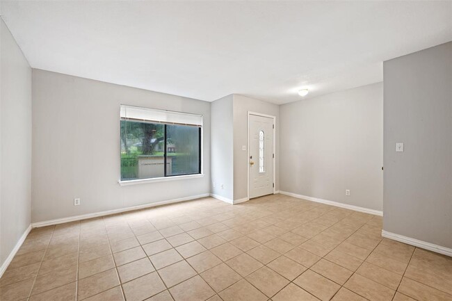 Building Photo - 9520 Quail Village Ln