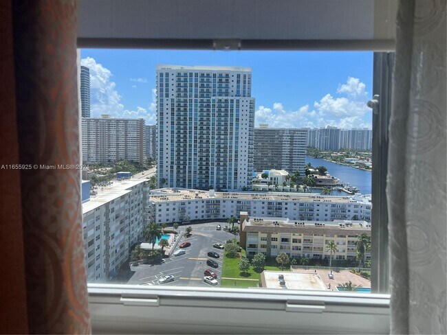 Building Photo - 1865 S Ocean Dr