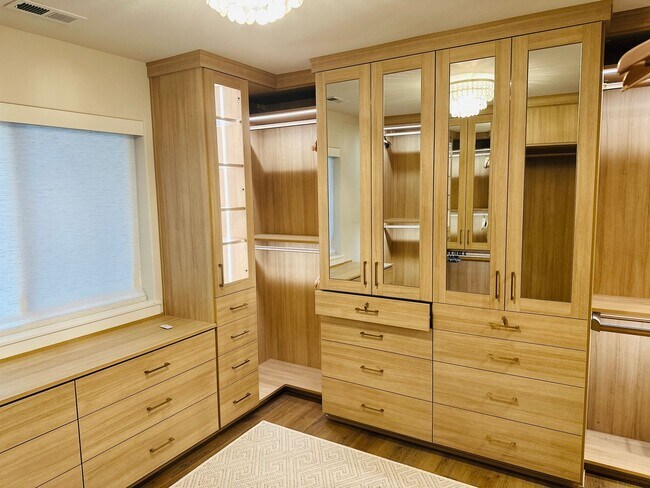 Building Photo - Gorgeous Custom Camas Home