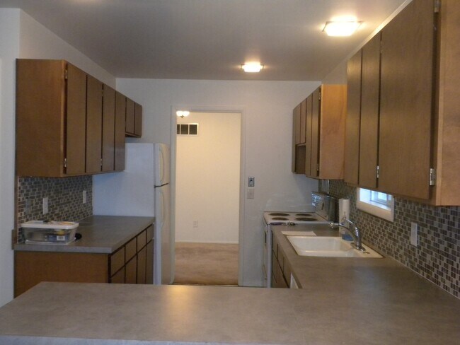 Building Photo - Oversized (@ whopping 2,600+ Sq. Ft.), Beautifully Charming 3-Bed, 2-Bath Home in Wenatchee!!