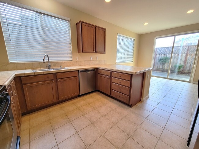 Building Photo - 2388 Vera Dr