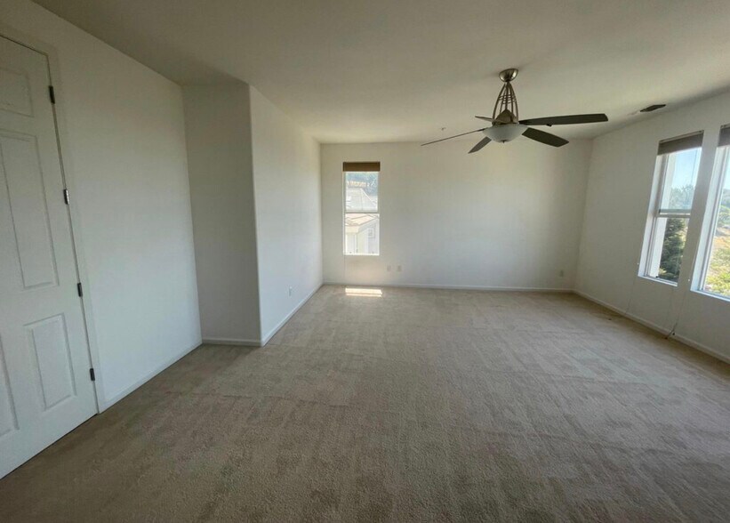 Building Photo - 672 Via Rialto
