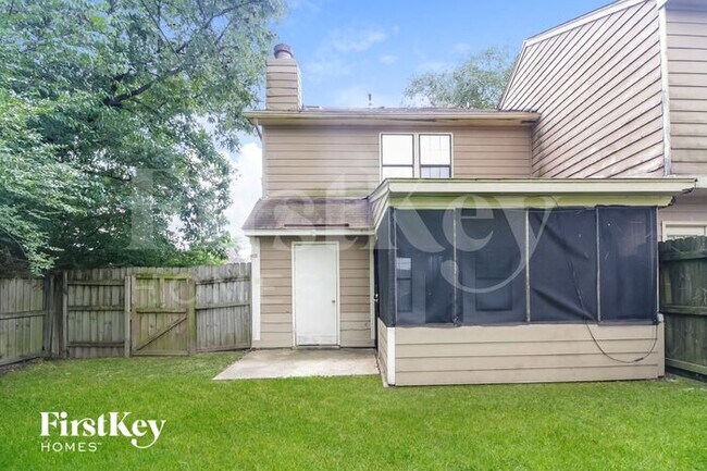 Building Photo - 5864 Ridgehill Dr