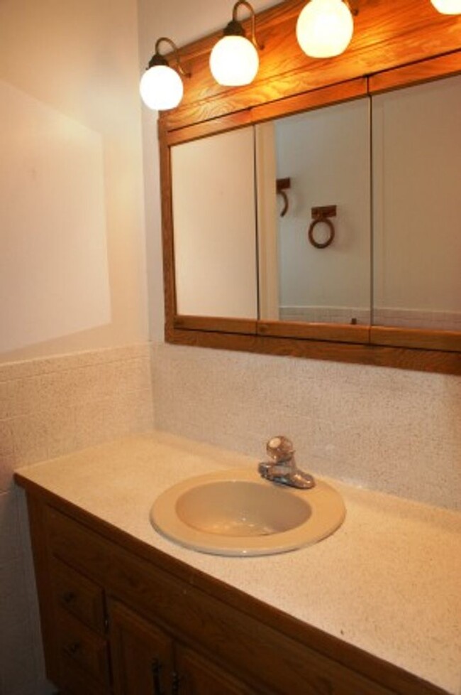 Building Photo - Central Boulder - 3 bed/2.5 bath Home Avai...