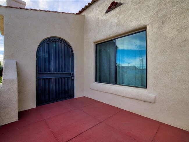 Building Photo - Cozy & Stylish 2-Bedroom Home with Spacious Backyard!  WATER, TRASH AND SEWER INCLUDED!!!!!