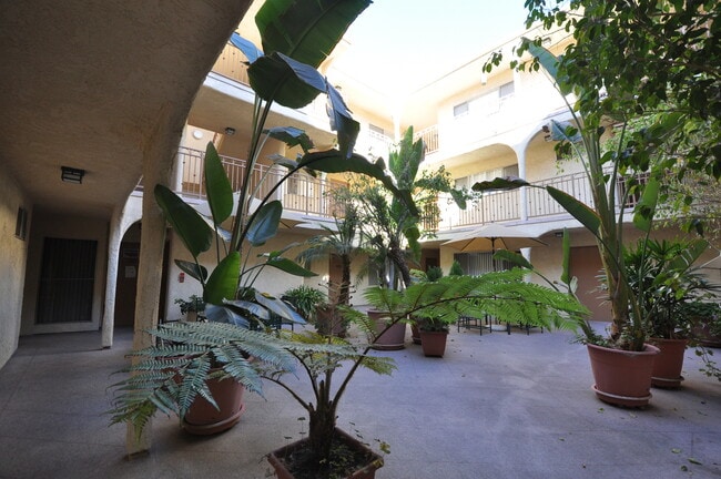 Building Photo - Chandler Court