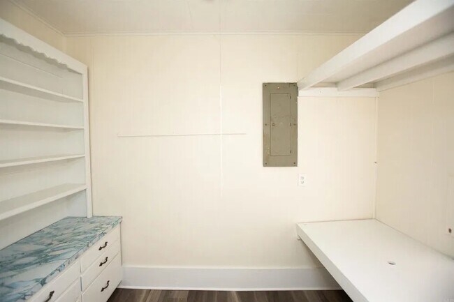 Building Photo - 13324 Alexander Rd