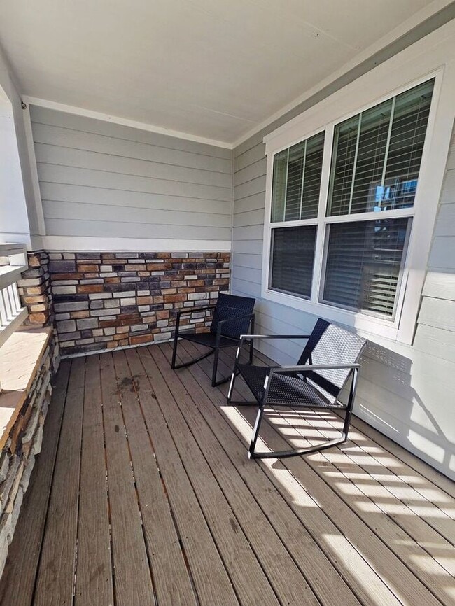 Building Photo - Charming, Spacious Townhome in a Prime Location | Move In Today & Save 50% on First Month