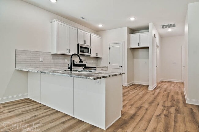 Building Photo - 2 Bed, 2 Bath Patio Homes located in Big Creek Country Club