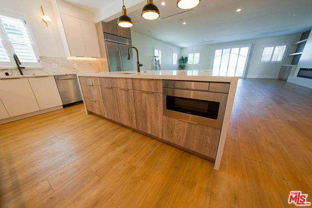 Building Photo - 19235 Strathern St