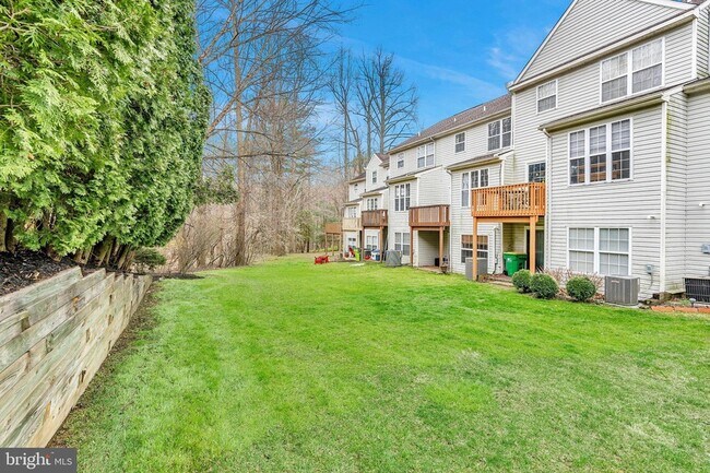 Building Photo - 465 Woodstock Ln