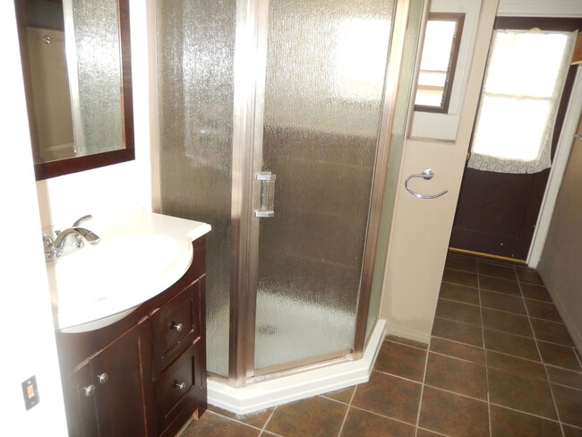 Building Photo - Centrally Located 2 Bed, 2 Bath House in N...